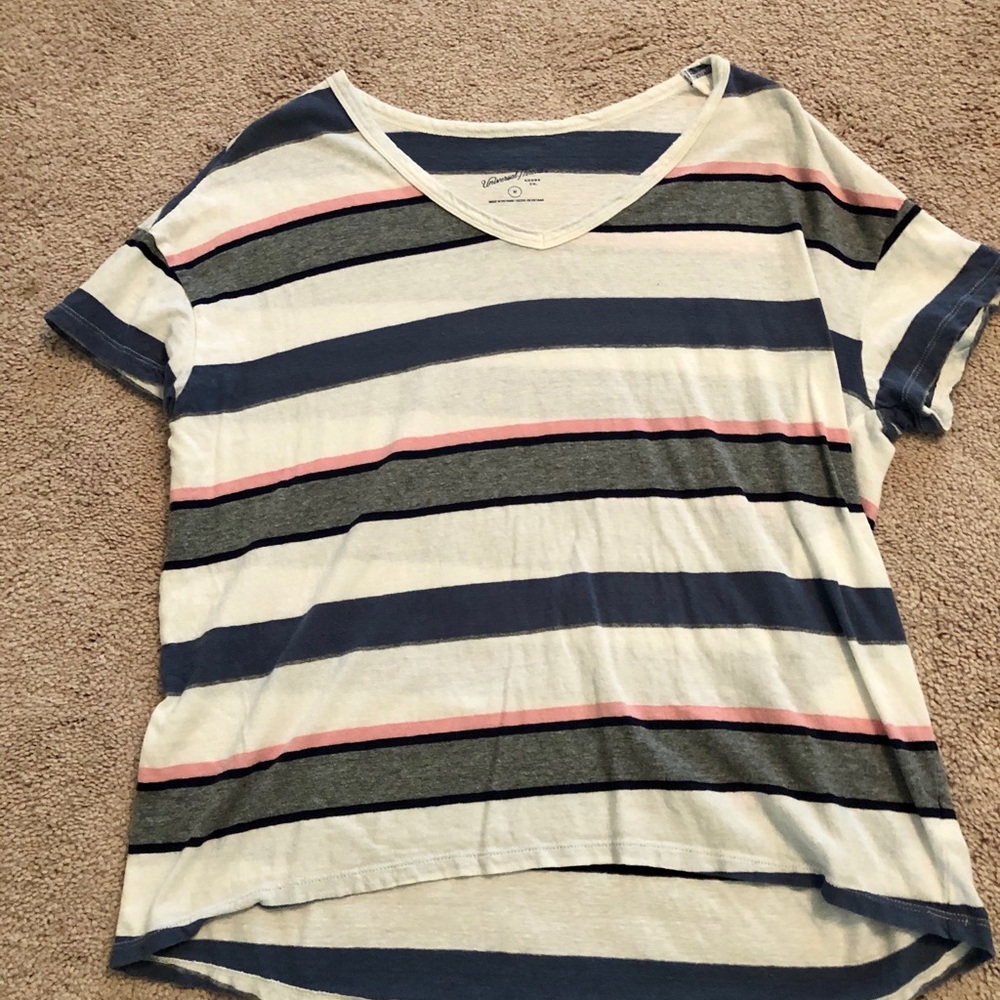 🧺 Universal Thread Striped Hi-Low Tee Size M🧺 - Picture 6 of 7